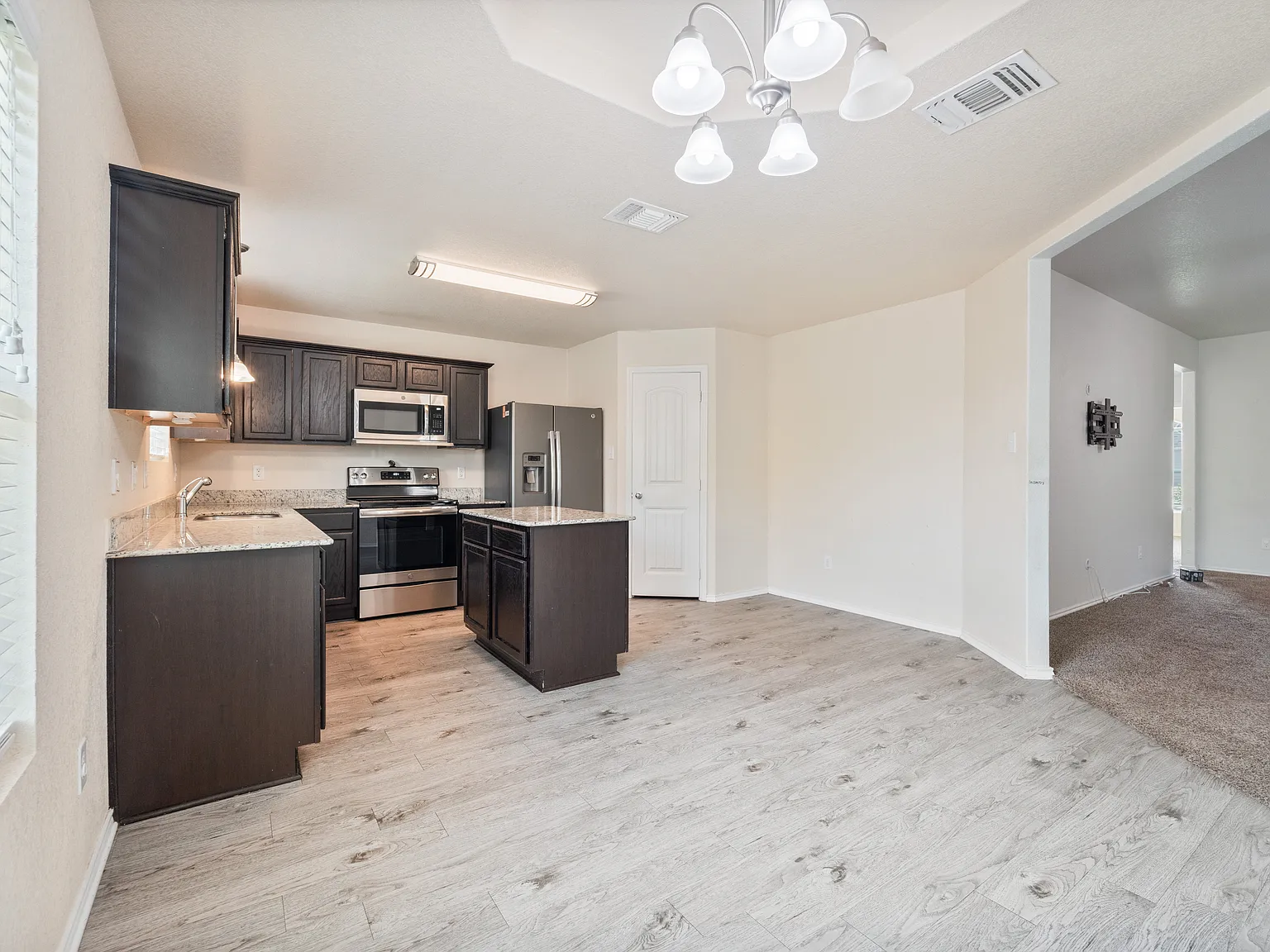 724 Liberty Valley Dr — Photo 4