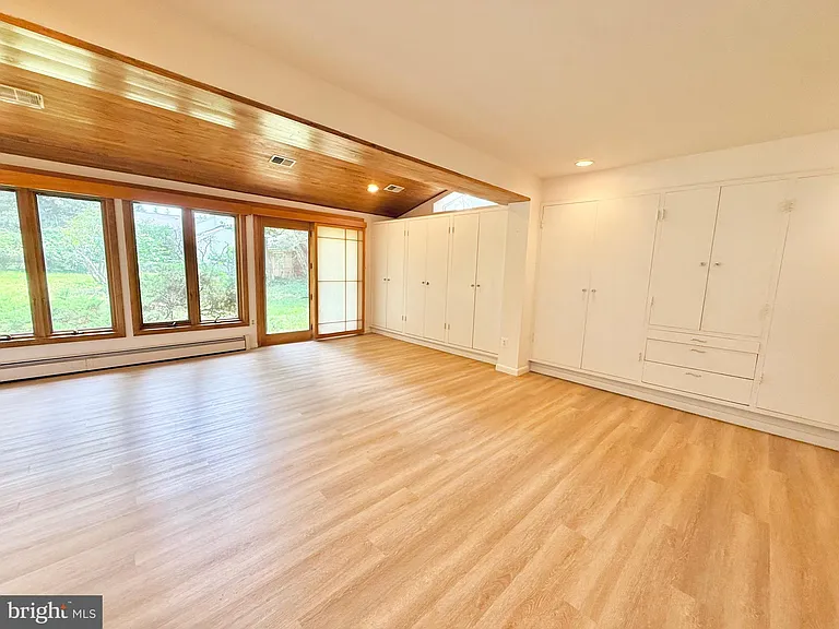 6819 Selkirk Dr — Photo 40