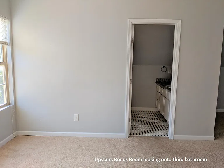 910 W Hill St — Photo 31