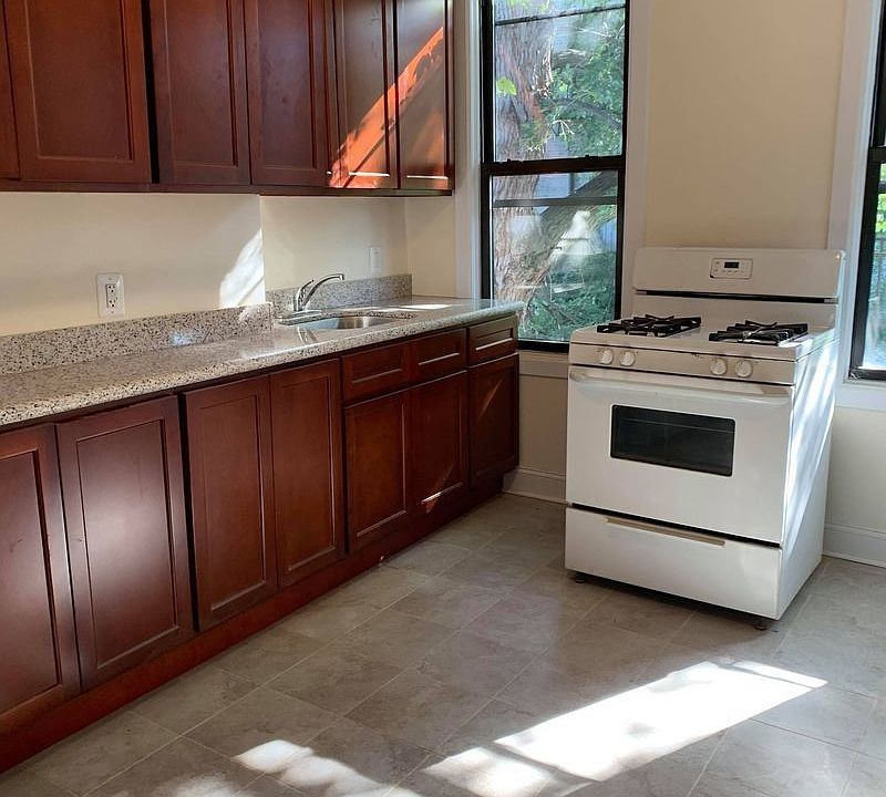 1st image of 154 14th St #3L