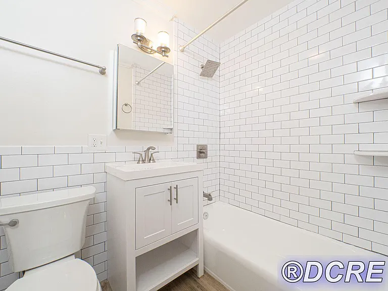 1922 W Pratt Blvd #B3 — Photo 8