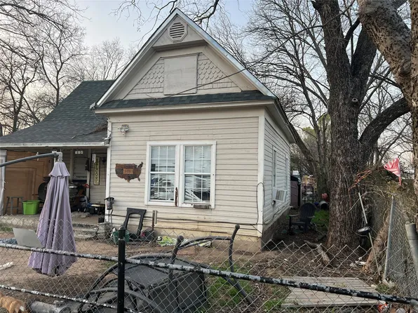 405 E Willingham St, Cleburne, TX 76031