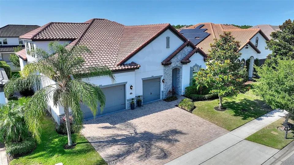 5 bed, 3982 sqft, $5,000 — Photo 1