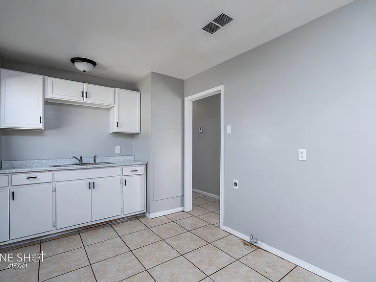 5226 Questa Dr — Photo 10