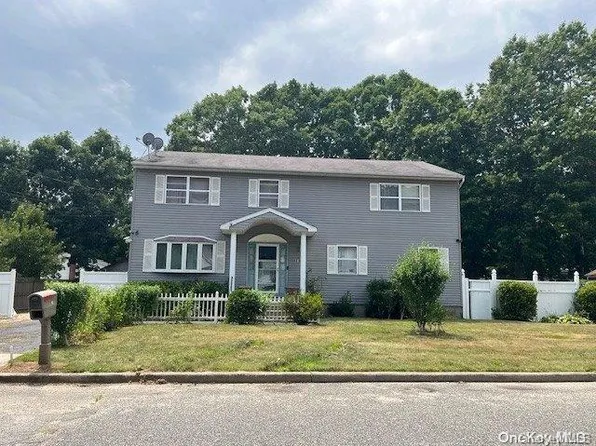 24 Napoli Drive, Wheatley Heights, NY 11798