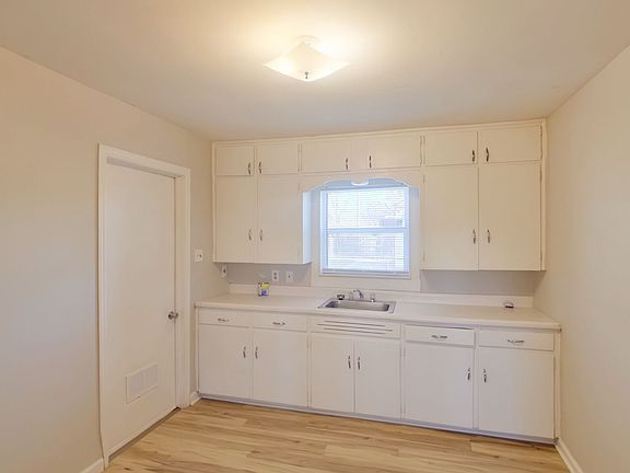 4th image of 2312 S Topeka Ave #1