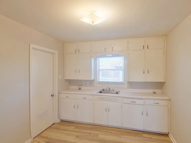 2312 S Topeka Ave — Photo 4