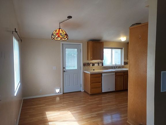 5th image of 802 Oakwood Dr