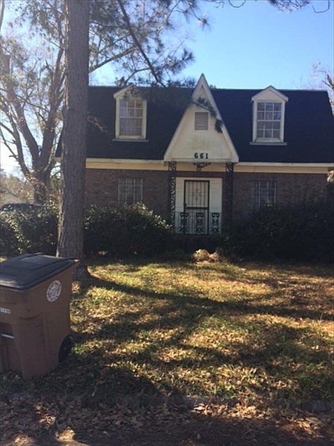 2nd image of 661 Leslie Ave
