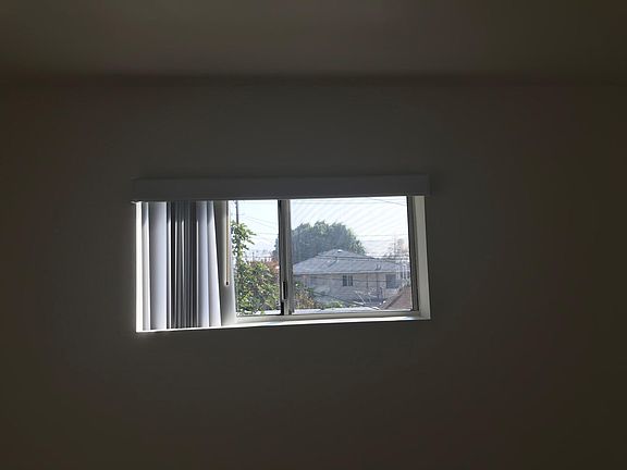 3rd image of 524 N Mariposa St #C