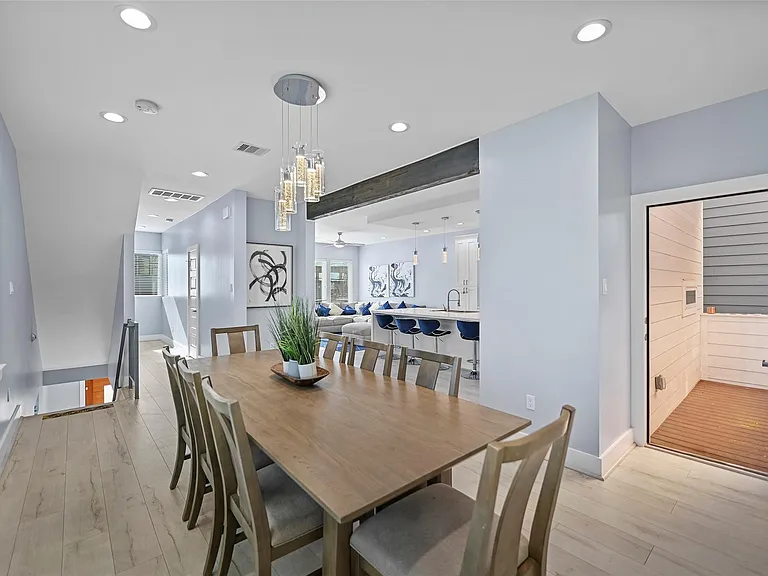 2413 Pease St — Photo 12