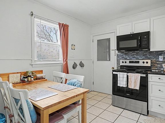 5th image of 188 Waverley St #2