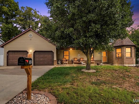 2nd image of 809 Braidwood Ct