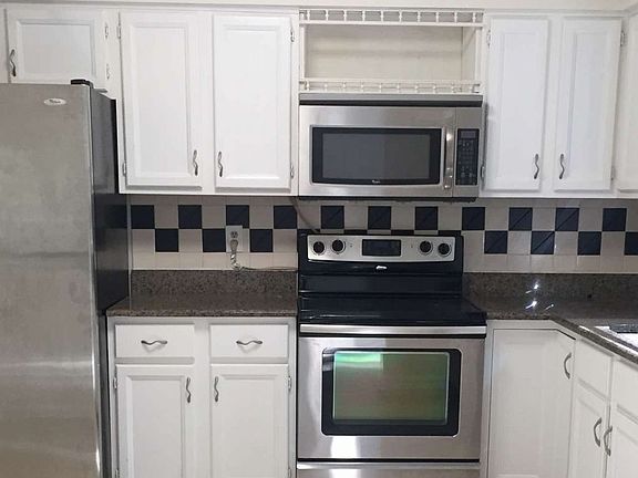 3rd image of 435 Albany St