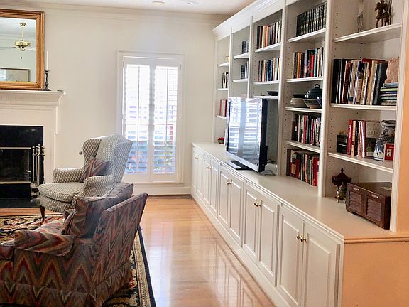 3rd image of 223 Tanglewood Cir