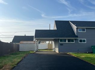 60 Woodbine Rd, Levittown, PA 19057