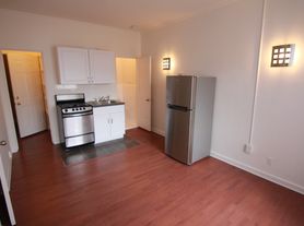 654 S Dunsmuir Ave