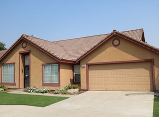 299 W Fallbrook Ave, Clovis, CA 93611