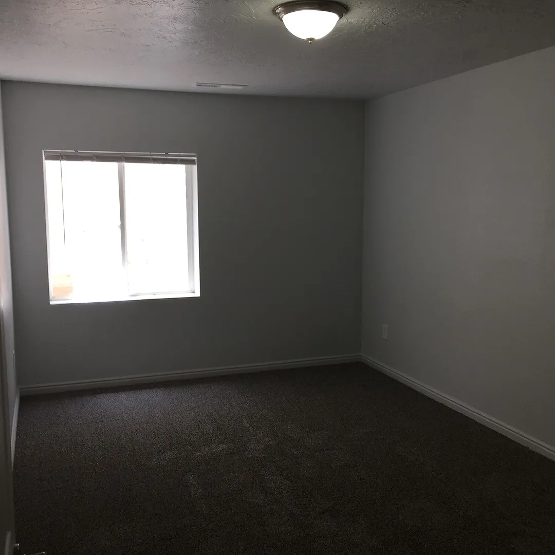 311 N 700 W — Photo 3