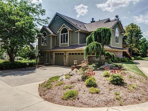 2nd image of 1357 Winterwood Dr NE