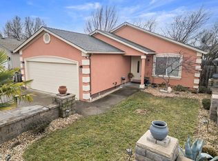 18 Scholarship Way, Medford, OR 97501