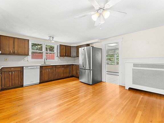 2nd image of 80 Verona St