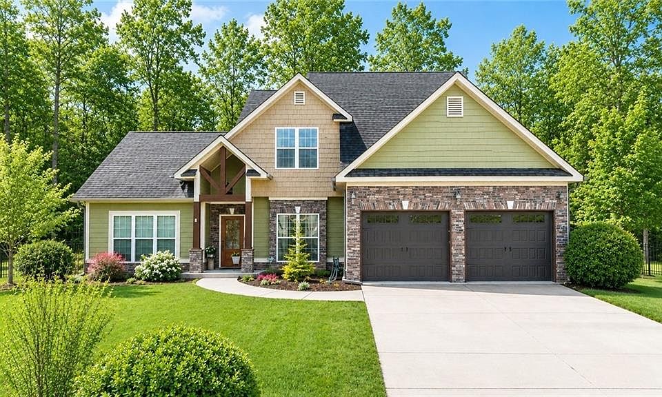 1st image of 824 Vicki Cir