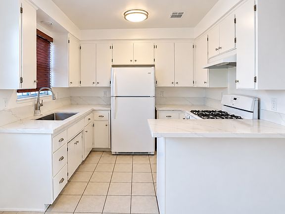 5th image of 710 N Market St APT 2