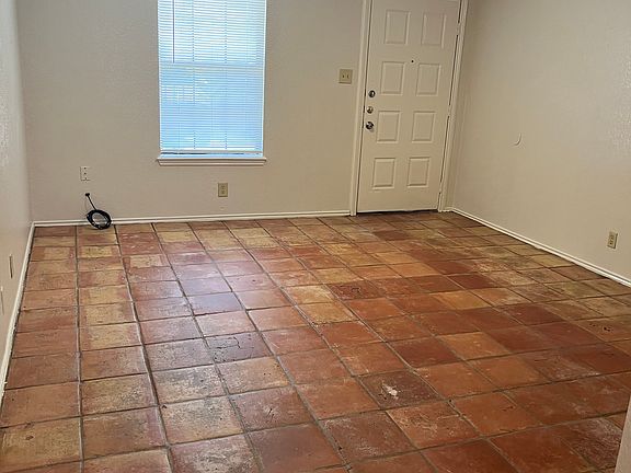 3rd image of 2717 Quail Run St APT A