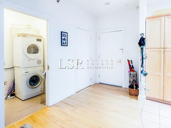 3rd image of 39 John St APT 3c