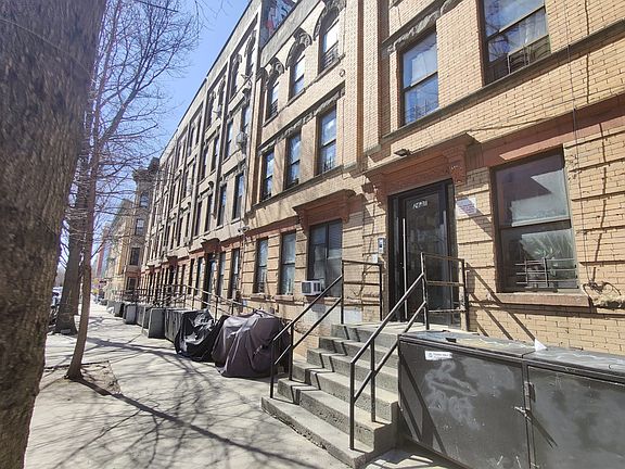 2nd image of 257 Linden St APT 1L