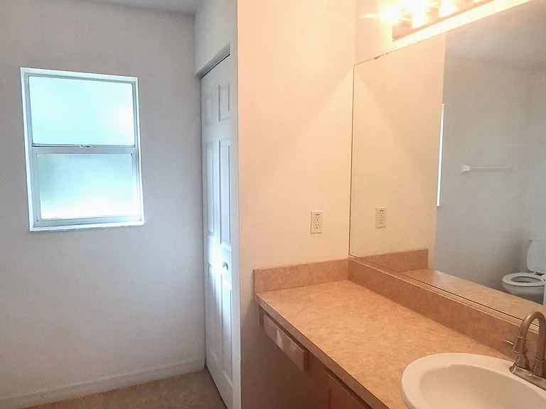 16 Lloshire Path — Photo 28