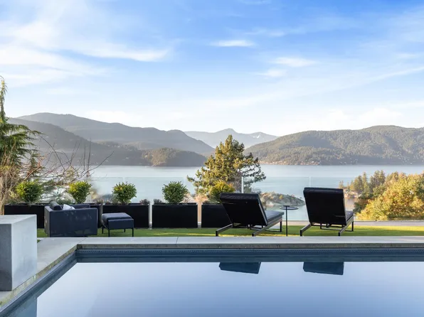 6252 Overstone Dr, West Vancouver, BC V7W 1X8