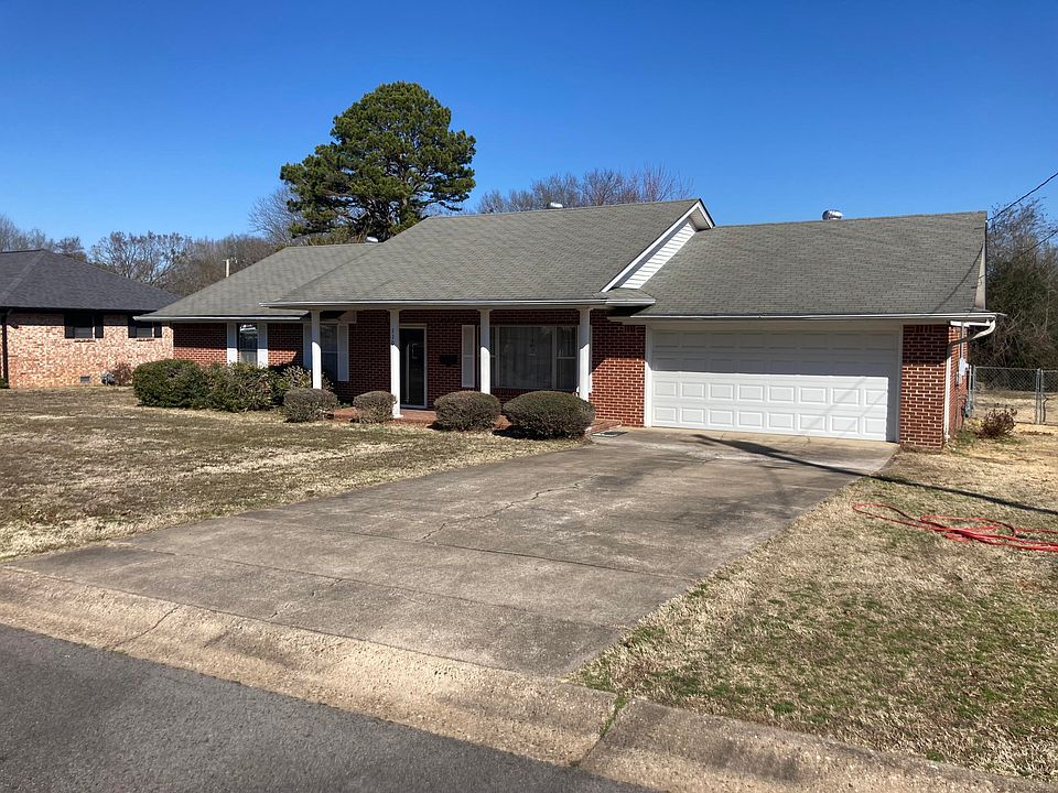 1st image of 110 S Circle Dr