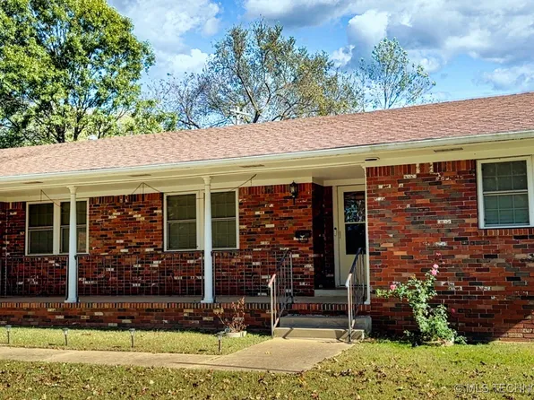 126 SW 6th St, Checotah, OK 74426