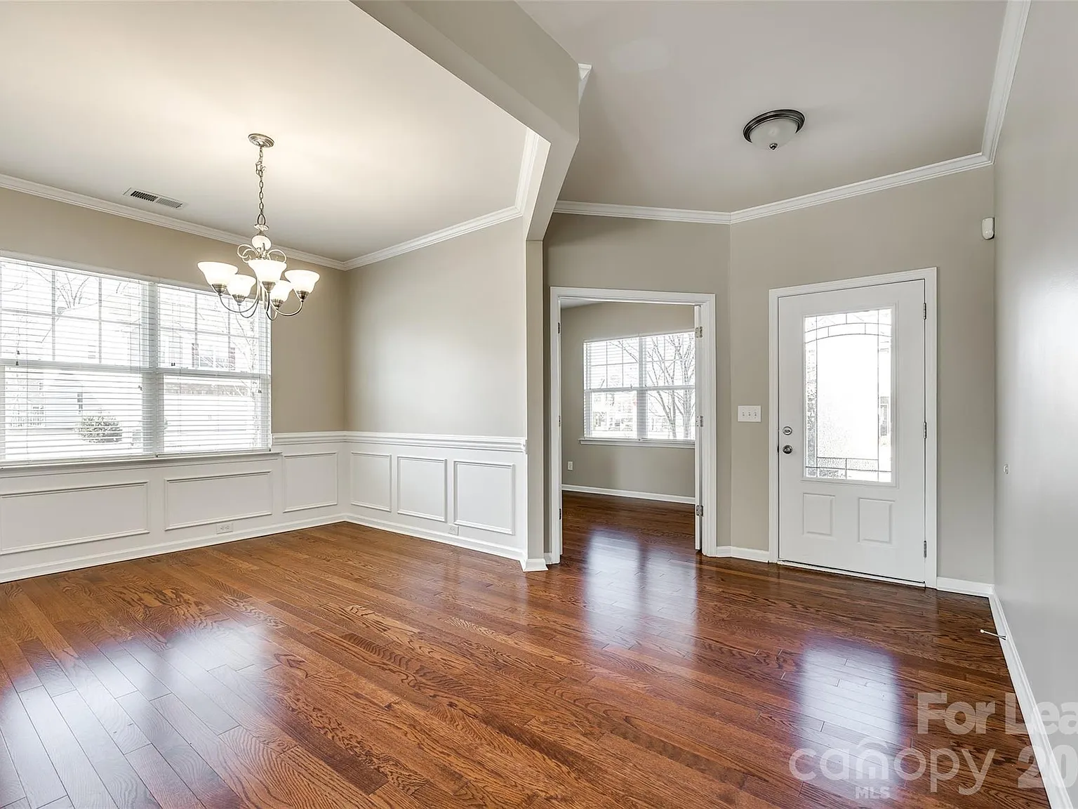 5 bed, 3.5 bath, 3027 sqft, $2,950 — Photo 3