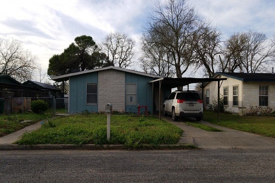 1st image of 834 Dodic St
