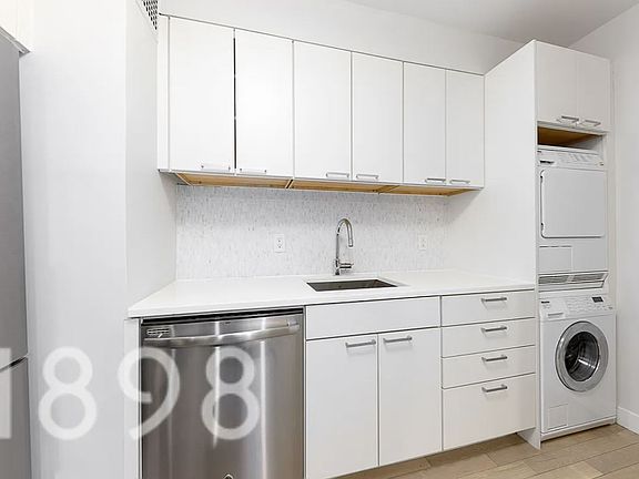 5th image of 245 E 80th St APT 7A