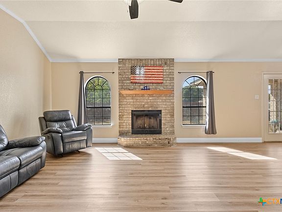 4th image of 3922 Carolyn Dr