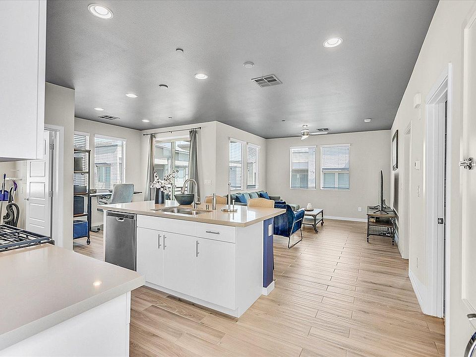 1st image of 11256 Rainbow Peak Ave #305