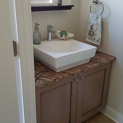 1/2 bath on kitchen level