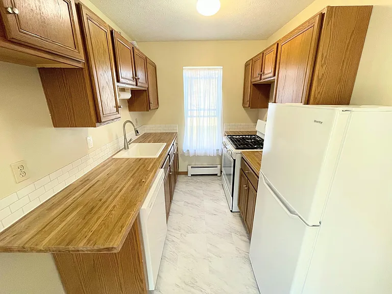 2041 Dowd Ave — Photo 9