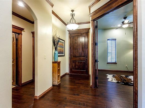 4th image of 17405 Parkgrove Dr