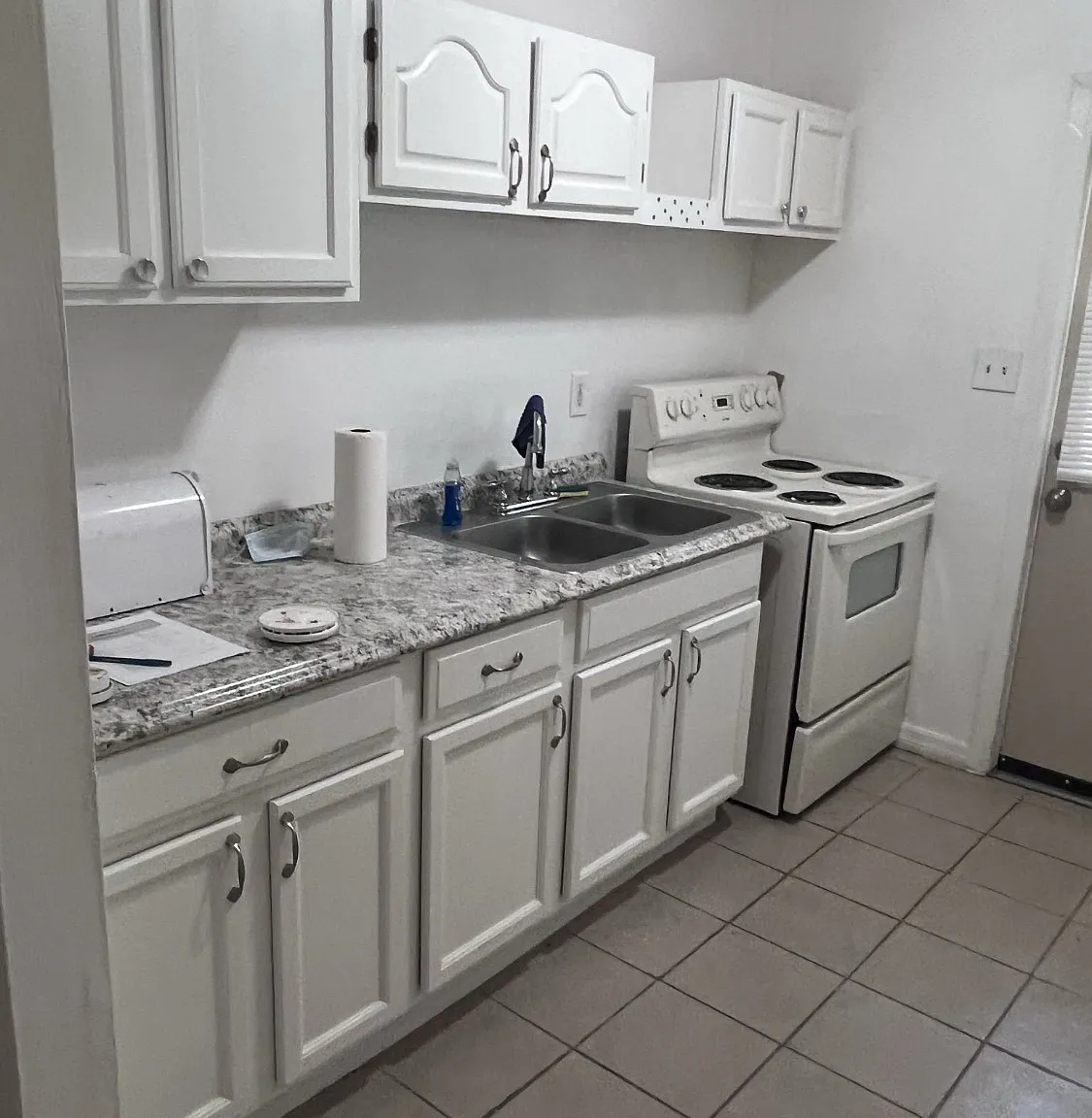 3 bed, 1000 sqft, $1,900 — Photo 2
