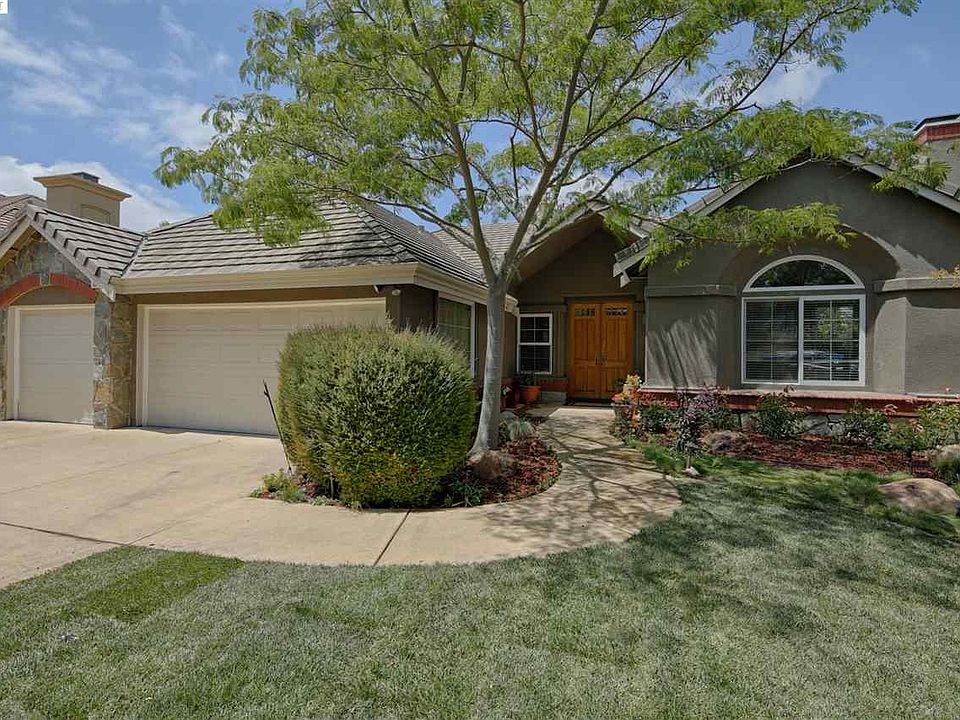 1st image of 576 Trebbiano Pl