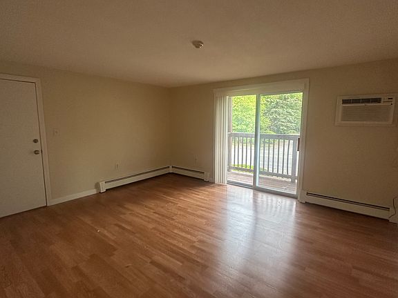 3rd image of 504 Broad St #3
