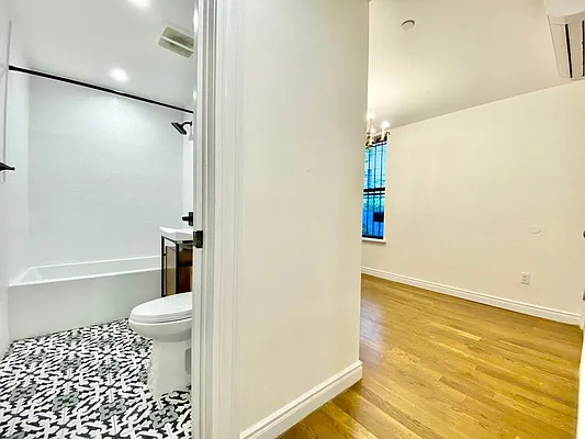 Rented by Doorway NYC, LLC | media 28