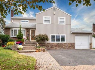 481 N Syracuse Ave, Massapequa, NY 11758