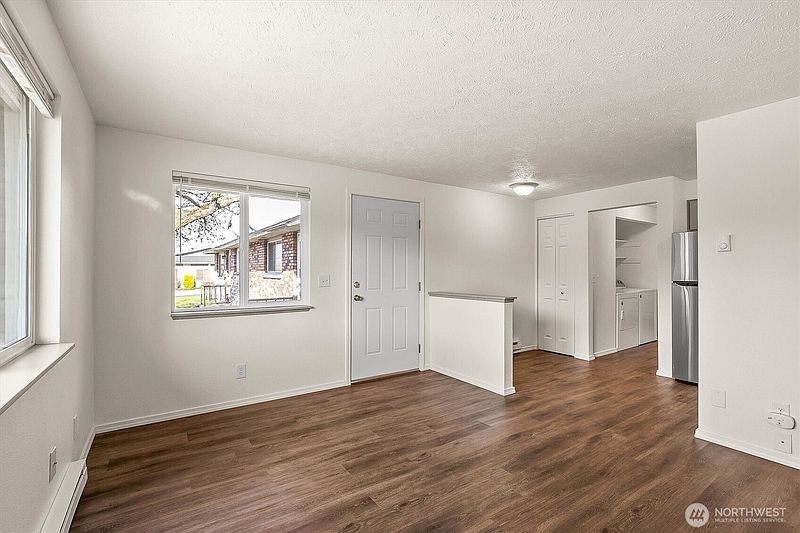 4th image of 1332 W Garland Avenue