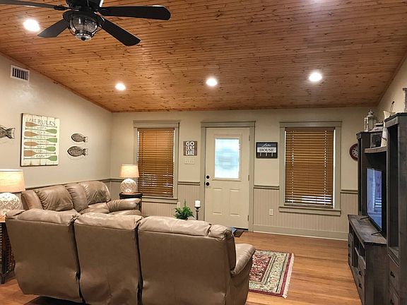3rd image of 125 Hideaway Dr